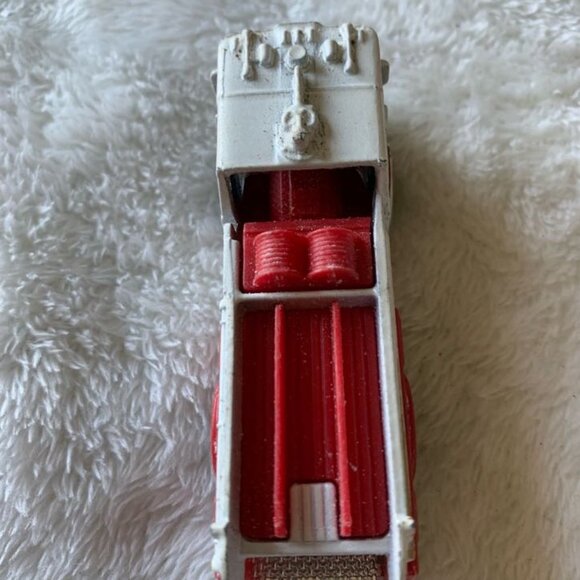 2014 Matchbox 1975 Mack CF Pumper Diecast Fire Truck MB864 - Picture 4 of 7